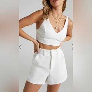 SHOWPO - MELBOURNE TWILL TWO PIECE SHORT SET IN WHITE - Size 4 - never worn